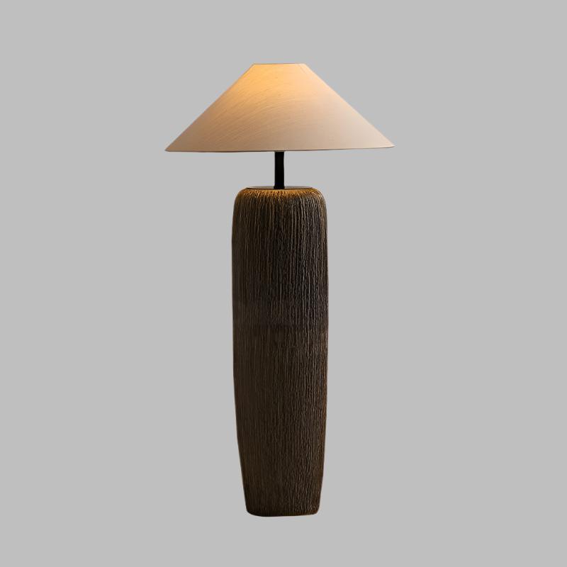 Lampe de sol en bois vieilli à l'élégance rustique – Parfaite pour les espaces de vie contemporains