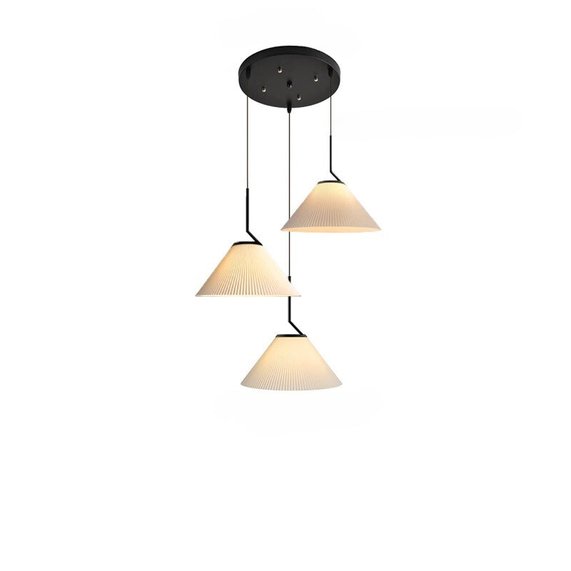 Élégance scandinave : Suspension LED en tissu crème avec design plissé nordique