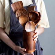 Élégant et durable : Ustensiles de cuisine en bois de teck EcoChef pour une cuisine stylée