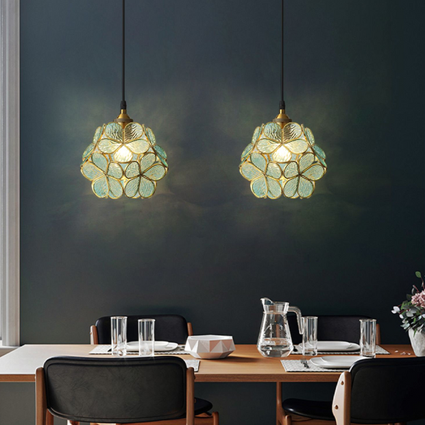 Vintage-inspired petal-shaped glass pendant – Timeless elegance for contemporary spaces