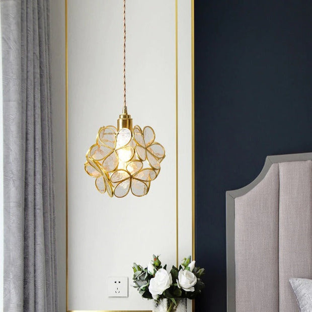Vintage-inspired petal-shaped glass pendant – Timeless elegance for contemporary spaces