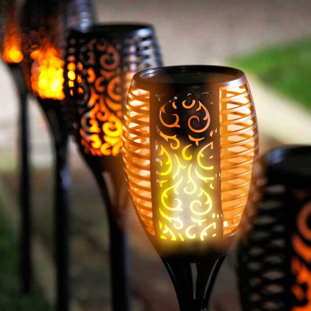 Enchanting solar lantern – Captivating LED flame effect and durable, weather-resistant outdoor lighting