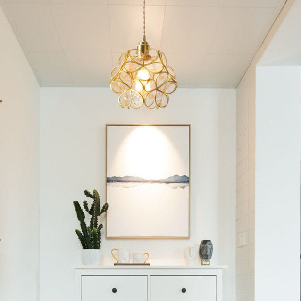Vintage-inspired petal-shaped glass pendant – Timeless elegance for contemporary spaces