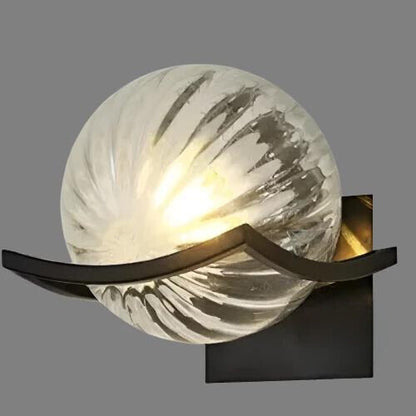 Modern and sleek LED wall light in glass - Durable and elegant design perfect for your living room, bedroom, and hallway