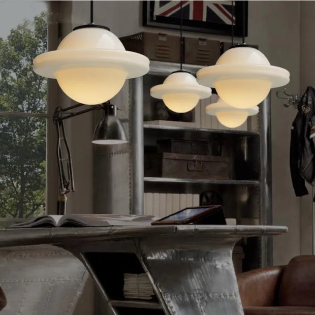 Élégante suspension en verre blanc givré géométrique inspirée des vintage – Une touche d'élégance pour votre espace