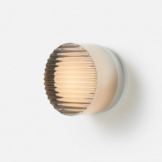 Elegant round LED wall sconce – Warm ambiance with Mylk glass diffuser for living room and bedroom decoration