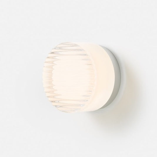 Elegant round LED wall sconce – Warm ambiance with Mylk glass diffuser for living room and bedroom decoration