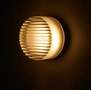 Elegant round LED wall sconce – Warm ambiance with Mylk glass diffuser for living room and bedroom decoration