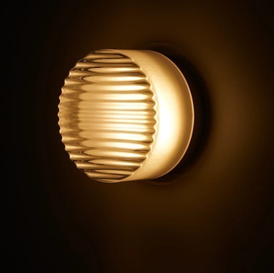 Elegant round LED wall sconce – Warm ambiance with Mylk glass diffuser for living room and bedroom decoration
