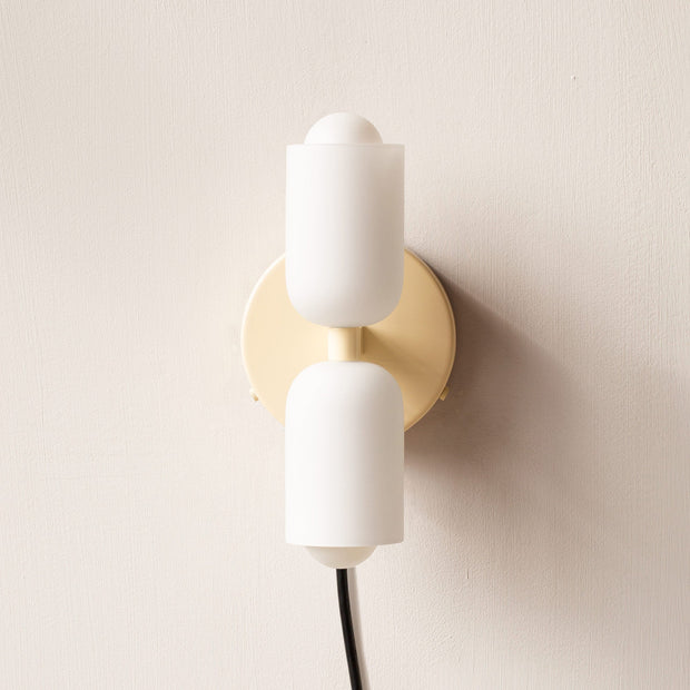 Wall Sconce in Metal and Sleek Acrylic – Create a Serene Atmosphere for Sophisticated Spaces