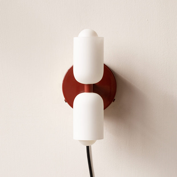 Wall Sconce in Metal and Sleek Acrylic – Create a Serene Atmosphere for Sophisticated Spaces