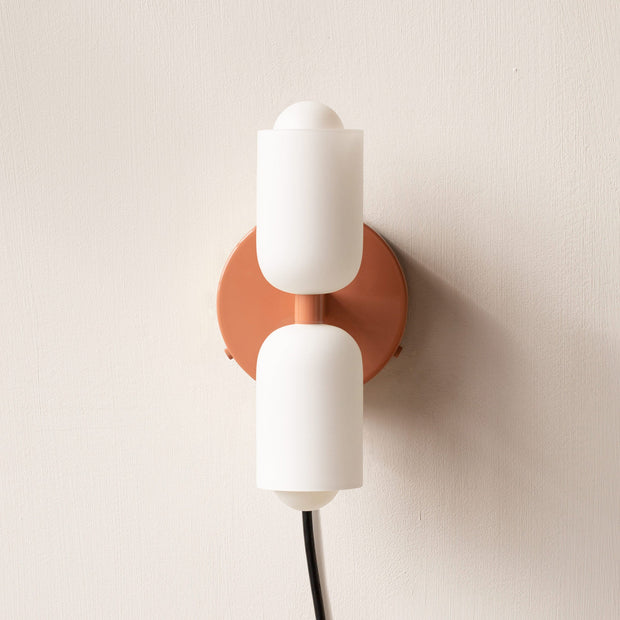 Wall Sconce in Metal and Sleek Acrylic – Create a Serene Atmosphere for Sophisticated Spaces