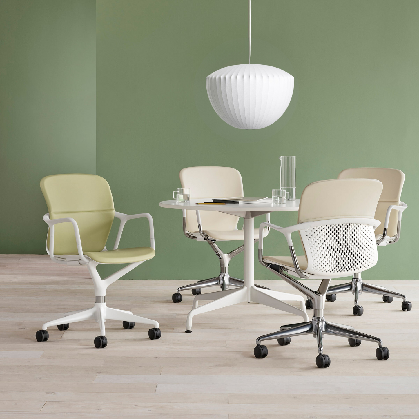 Suspension Nordique Élégante – Un Mélange Chic de Bois et de Métal pour des Espaces Stylés