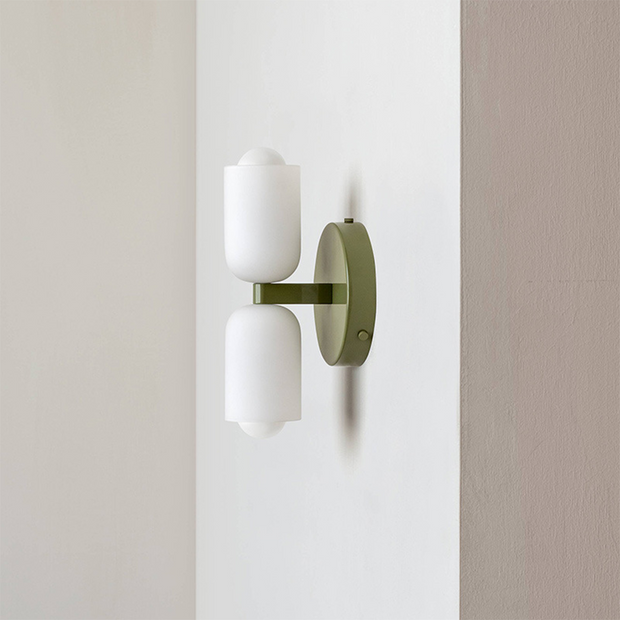 Wall Sconce in Metal and Sleek Acrylic – Create a Serene Atmosphere for Sophisticated Spaces