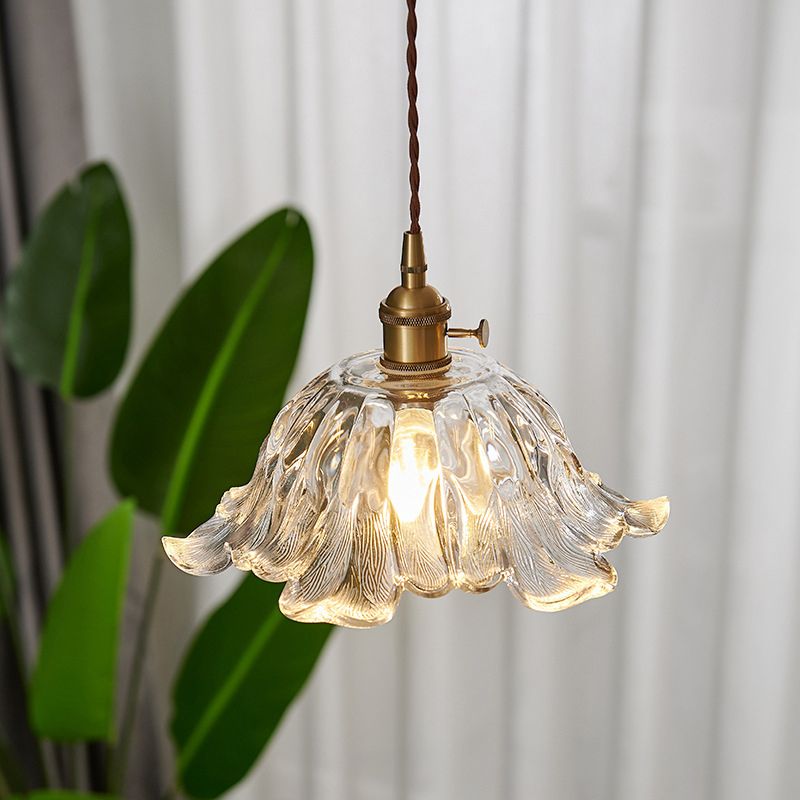 Suspension en Verre Inspirée des Fleurs – Lampe Suspendue Chic avec Accent Doré Luxueux