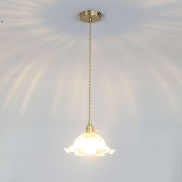 Glass Suspension Inspired by Flowers – Chic Pendant Lamp with Luxurious Gold Accent