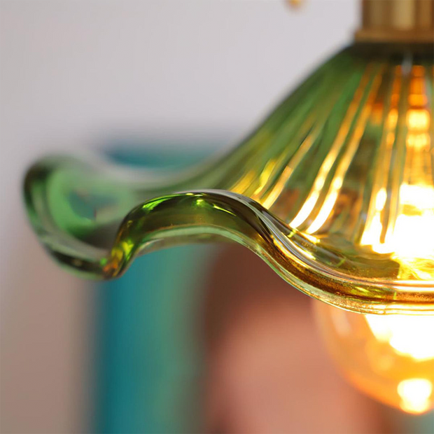 Elegant Floral Glass LED Pendant – Bloom-Inspired Design for a Warm and Welcoming Atmosphere (E27 Compatible)