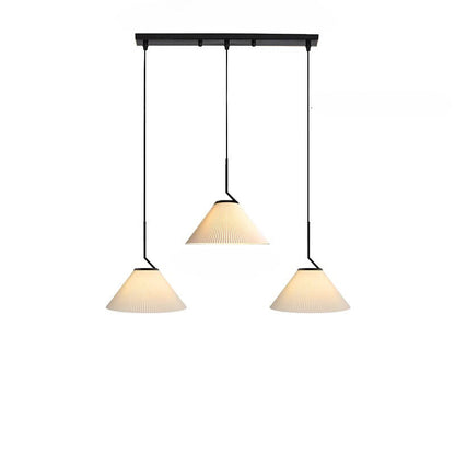 Élégance scandinave : Suspension LED en tissu crème avec design plissé nordique