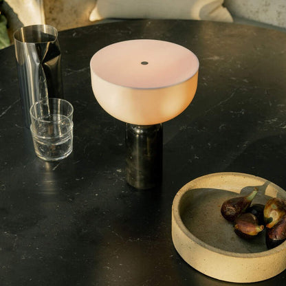 Lampe de table en marbre Raja - Éclairage de luxe sophistiqué avec un design en pierre naturelle exquise