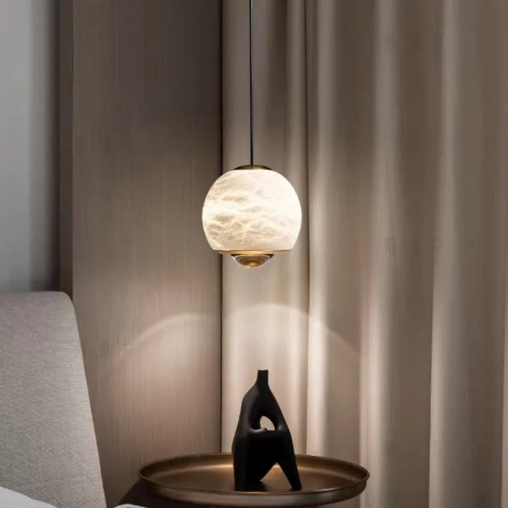 Luminaire à suspension en albâtre Nordic Elegance avec base en marbre luxueux