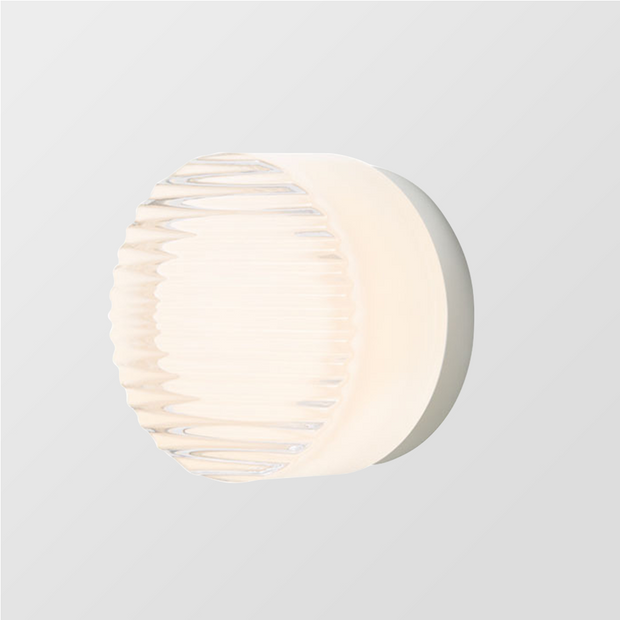 Elegant round LED wall sconce – Warm ambiance with Mylk glass diffuser for living room and bedroom decoration