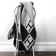 LuxBlanket Chic Cover – The perfect blend of style and comfort for your home