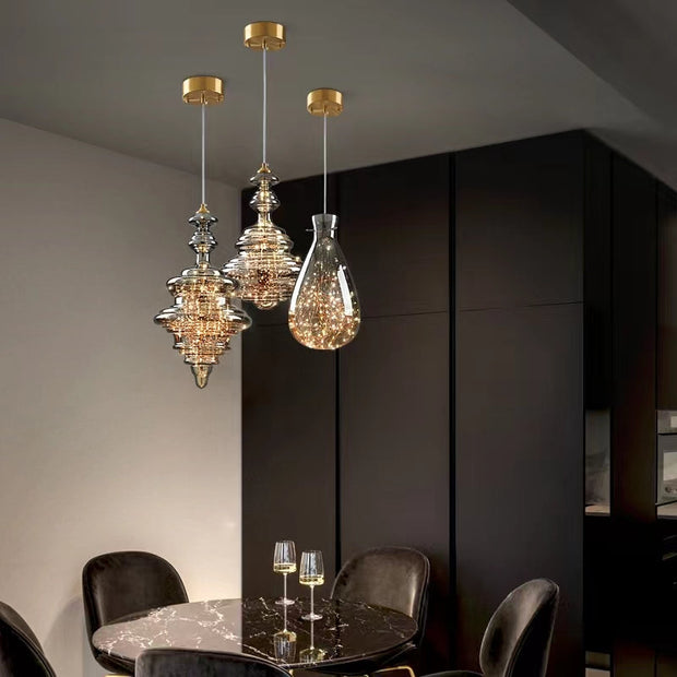 Elegant glass and brass pendant – Stylish lighting for your living room and kitchen