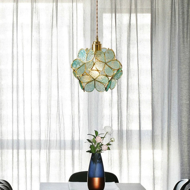 Vintage-inspired petal-shaped glass pendant – Timeless elegance for contemporary spaces