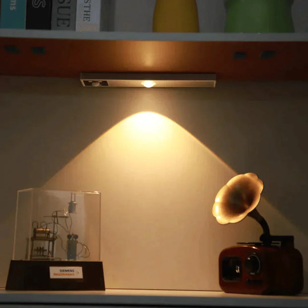 Smart LED light with motion sensor – Automatic and effortless indoor lighting