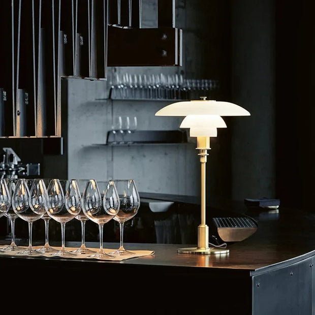 Lampe de table scandinave Fjord – Fusion élégante de verre et de métal pour votre salon et votre chambre