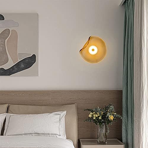 Elegant vägglampa i bärnsten glas - Chic LED-design för bekväm och funktionell belysning
