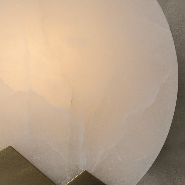Chic Scandinavian LED wall lamp – Elegant marble and brass lamp with adjustable brightness