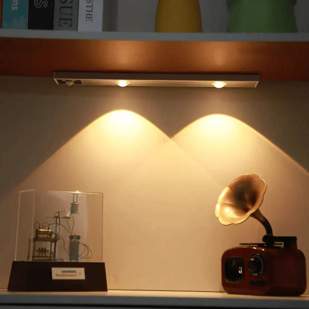 Smart LED light with motion sensor – Automatic and effortless indoor lighting