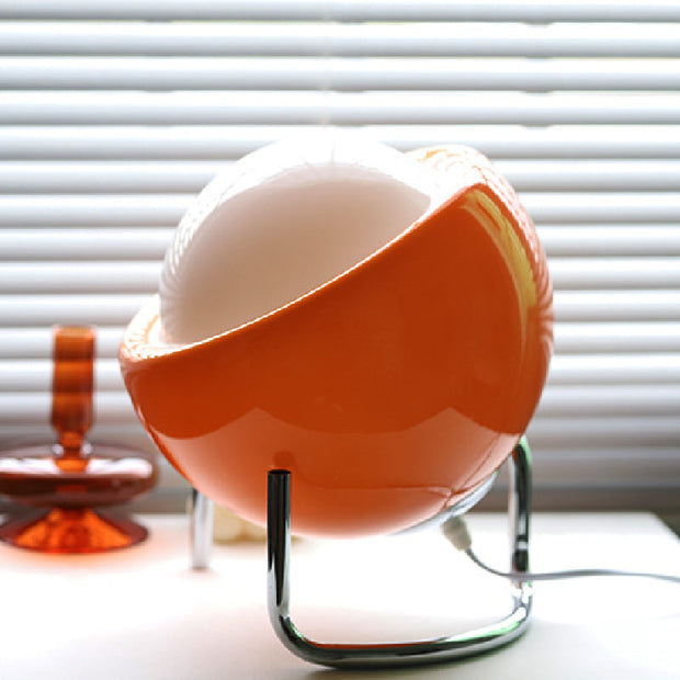 Elegant medieval Bauhaus table lamp – Retro elegance meets modern LED brilliance