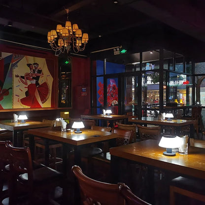 Solcellslampa för bord Sleek Solari – Elegant LED-design med miljövänlig uppladdningsbar strömförsörjning