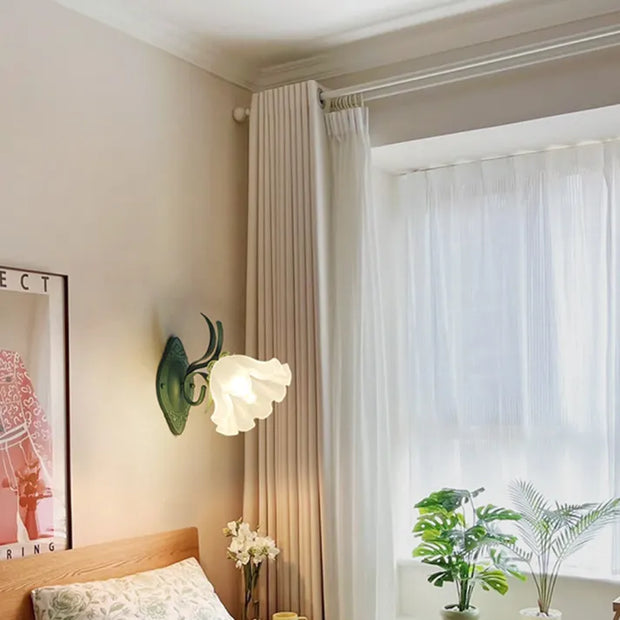 Elegant lily of the valley wall light – Flower-inspired design with soft light (E27)