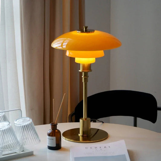 Lampe de table scandinave Fjord – Fusion élégante de verre et de métal pour votre salon et votre chambre