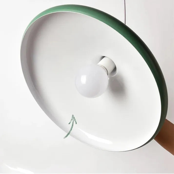 Suspension en cône de macarons français fantaisie – Lampe en aluminium et bois élégant pour une touche stylée