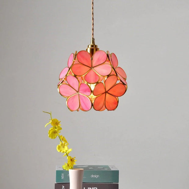 Vintage-inspired petal-shaped glass pendant – Timeless elegance for contemporary spaces