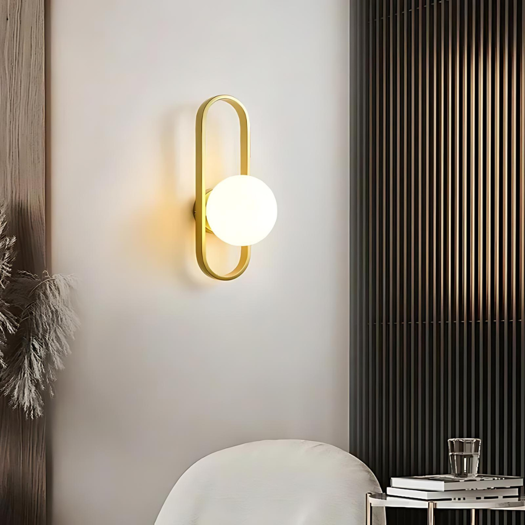 Applique murale Camille – Luminaire LED en verre satiné élégant, parfait pour les espaces contemporains