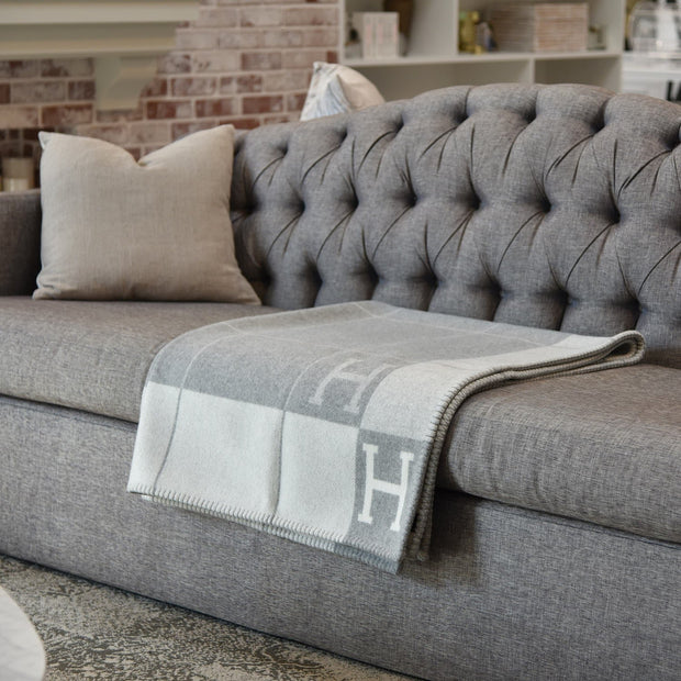 LuxBlanket Chic Cover – The perfect blend of style and comfort for your home