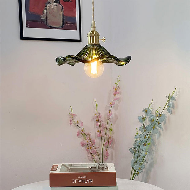 Elegant Floral Glass LED Pendant – Bloom-Inspired Design for a Warm and Welcoming Atmosphere (E27 Compatible)