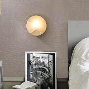 Chic Scandinavian LED wall lamp – Elegant marble and brass lamp with adjustable brightness