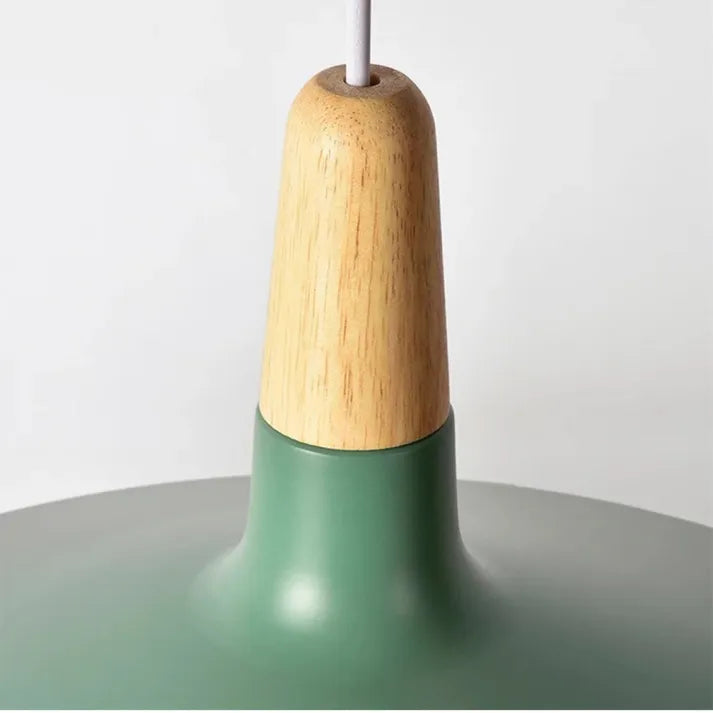Suspension en cône de macarons français fantaisie – Lampe en aluminium et bois élégant pour une touche stylée