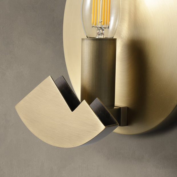 Chic Scandinavian LED wall lamp – Elegant marble and brass lamp with adjustable brightness