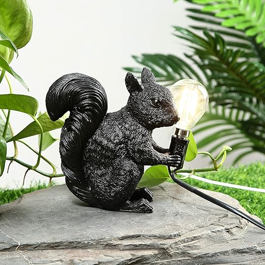 Charming Nordic squirrel table lamp – Whimsical design for warm ambient lighting