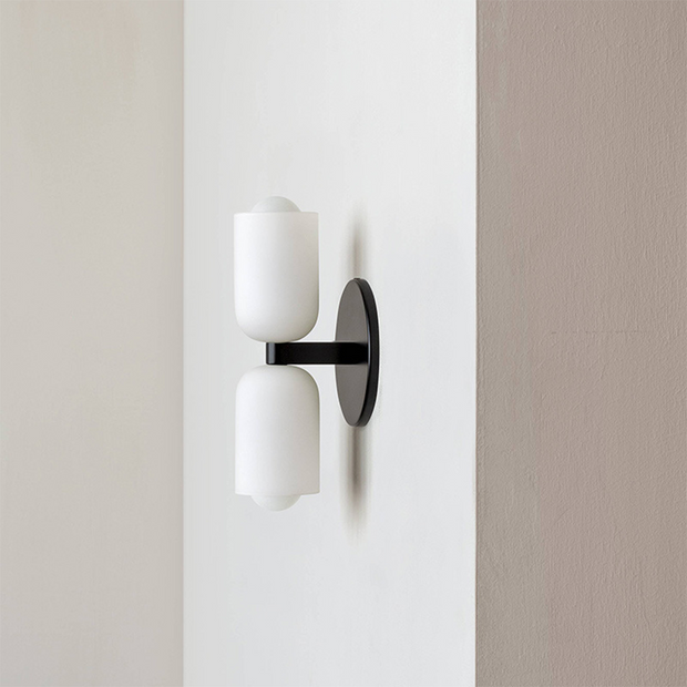 Wall Sconce in Metal and Sleek Acrylic – Create a Serene Atmosphere for Sophisticated Spaces