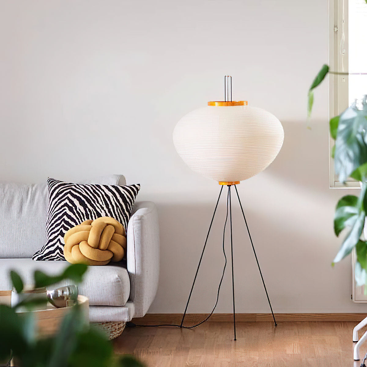 Lampadaire en papier de riz élégant – Éclairage sleek et stylé pour votre salon et votre chambre à coucher
