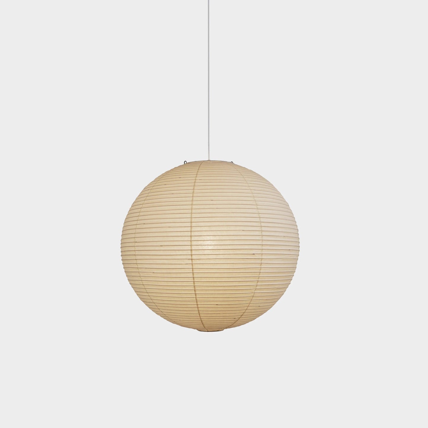 Élevez votre espace avec la lampe suspendue Akari A-Series – une chic lampe en papier japonaise présentant une esthétique minimaliste époustouflante