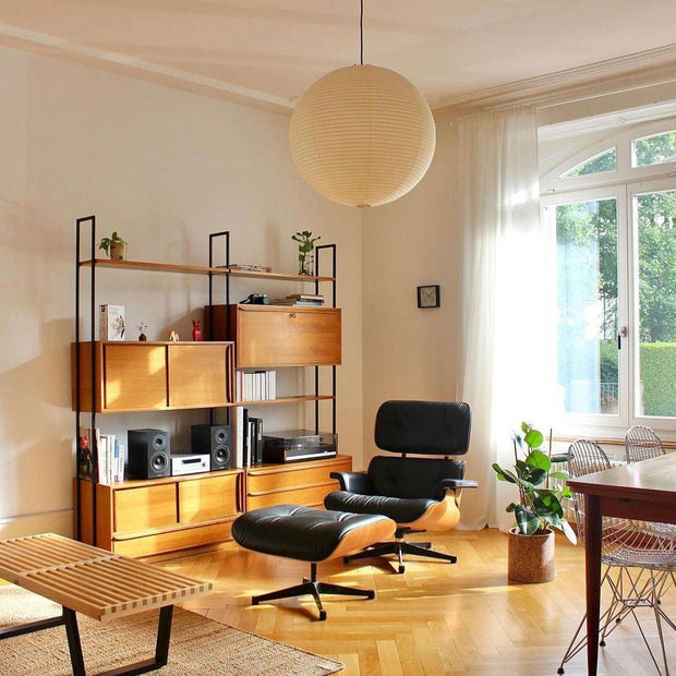 Élevez votre espace avec la lampe suspendue Akari A-Series – une chic lampe en papier japonaise présentant une esthétique minimaliste époustouflante